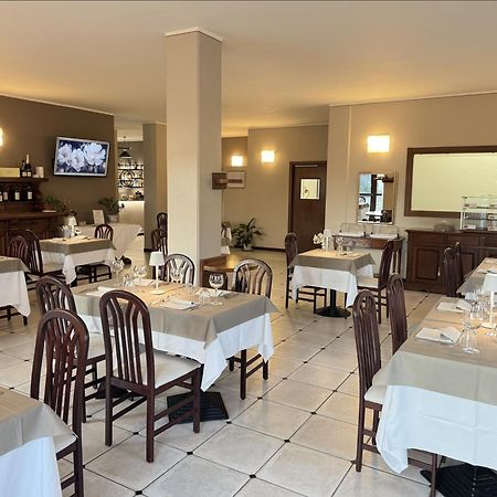 Hotel Villa Liberty Pontecurone Exteriör bild