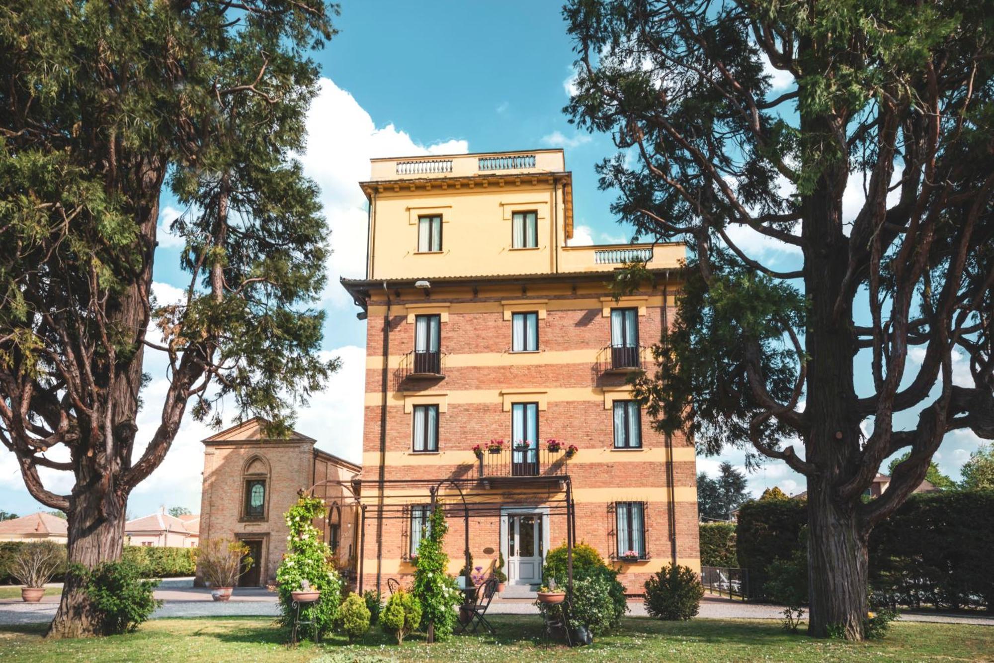 Hotel Villa Liberty Pontecurone Exteriör bild