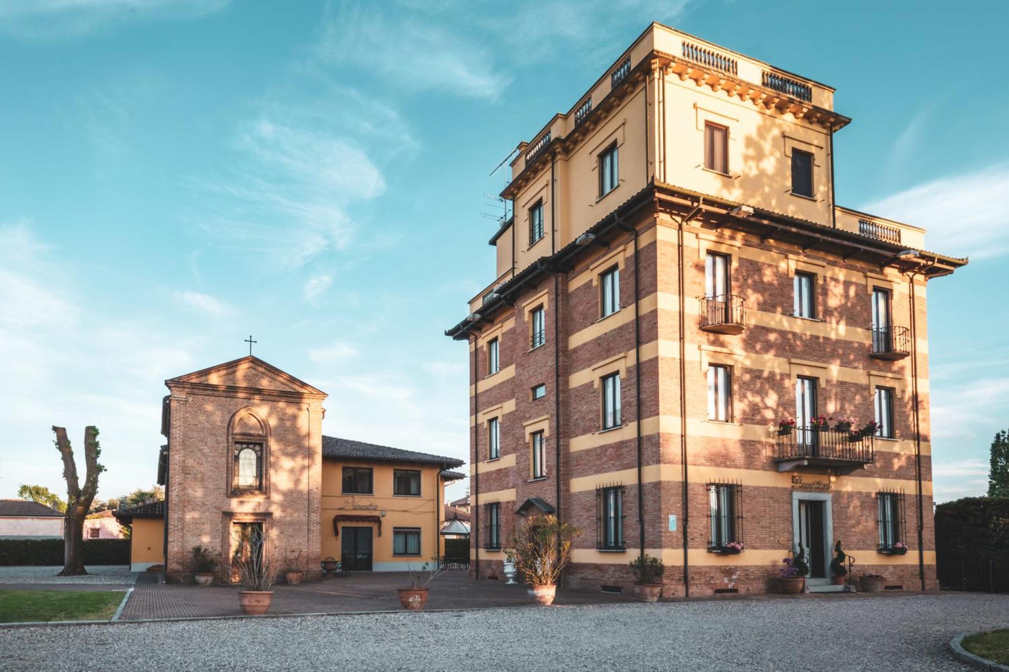 Hotel Villa Liberty Pontecurone Exteriör bild