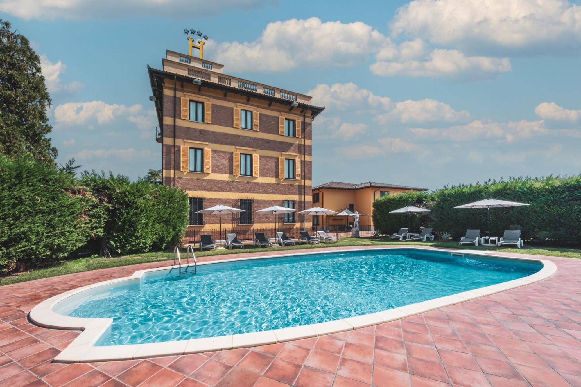 Hotel Villa Liberty Pontecurone Exteriör bild