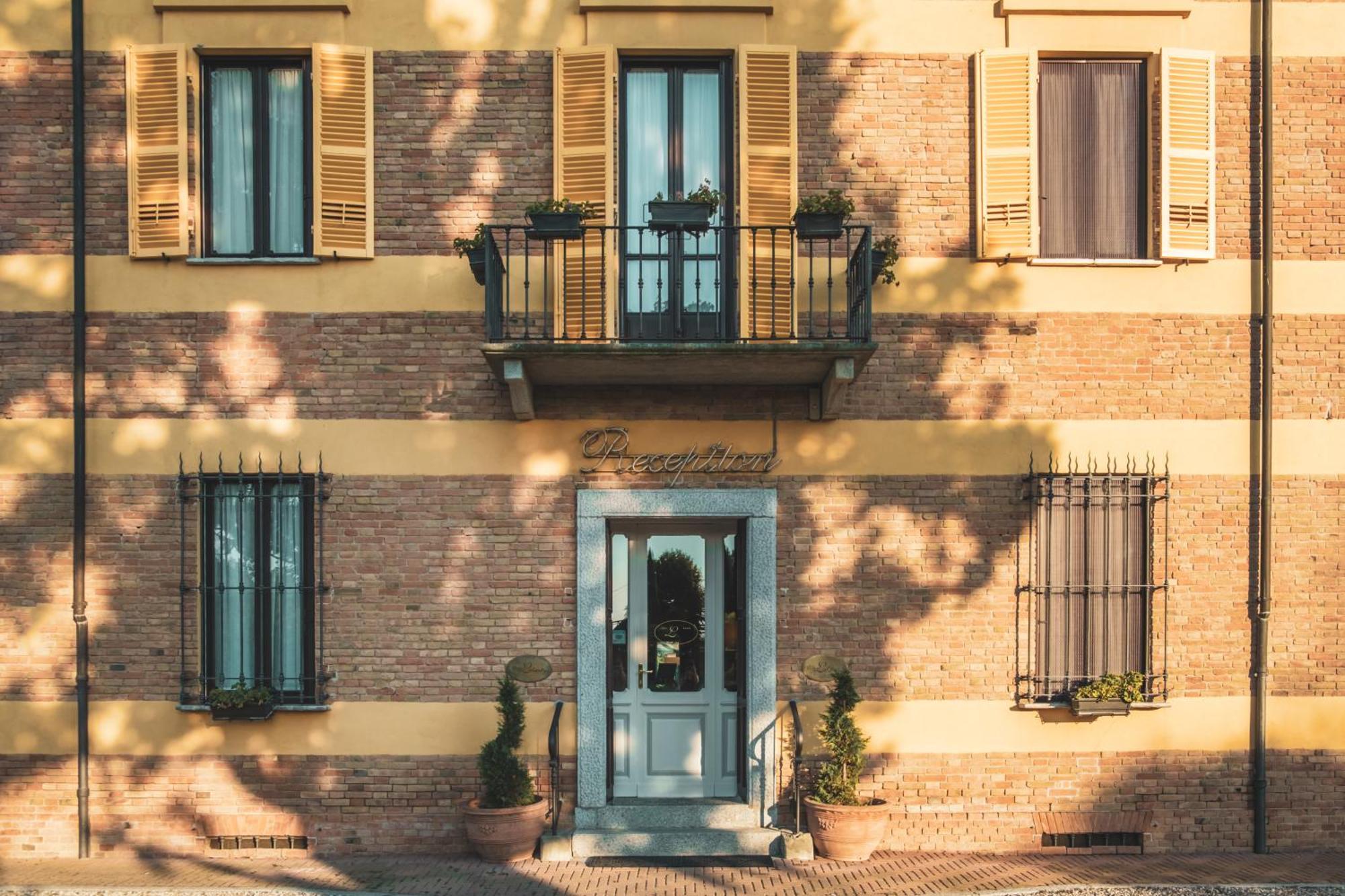 Hotel Villa Liberty Pontecurone Exteriör bild